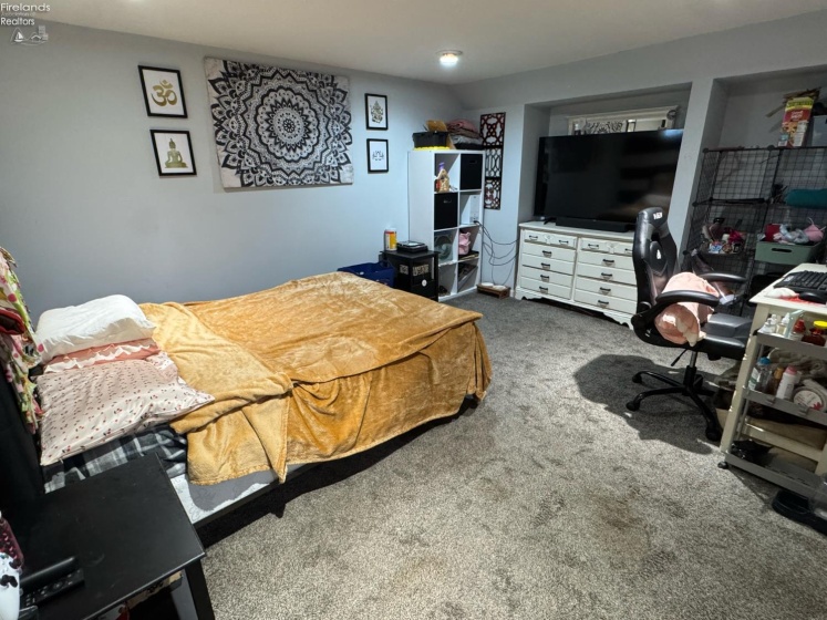 5685 Young Road, Bellevue, 44811, 3 Bedroom Bedrooms, ,2 BathroomBathrooms,Residential,For Sale,Young,20263473