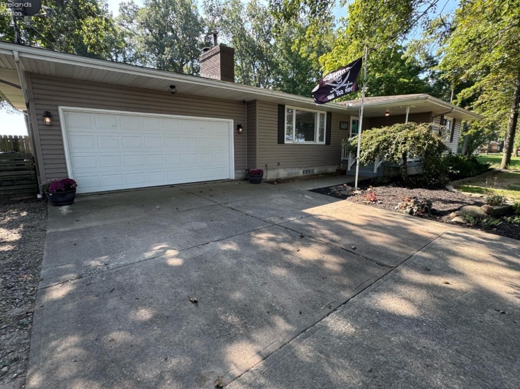 5685 Young Road, Bellevue, 44811, 3 Bedroom Bedrooms, ,2 BathroomBathrooms,Residential,For Sale,Young,20263473