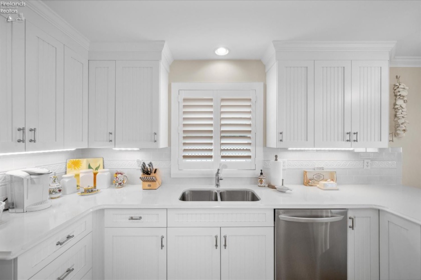 106 Lakeshore Drive, Marblehead, 43440, 2 Bedroom Bedrooms, ,2 BathroomBathrooms,Residential,For Sale,Lakeshore,20263558