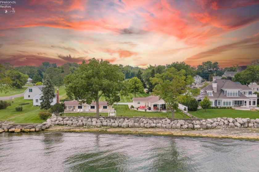 106 Lakeshore Drive, Marblehead, 43440, 2 Bedroom Bedrooms, ,2 BathroomBathrooms,Residential,For Sale,Lakeshore,20263558