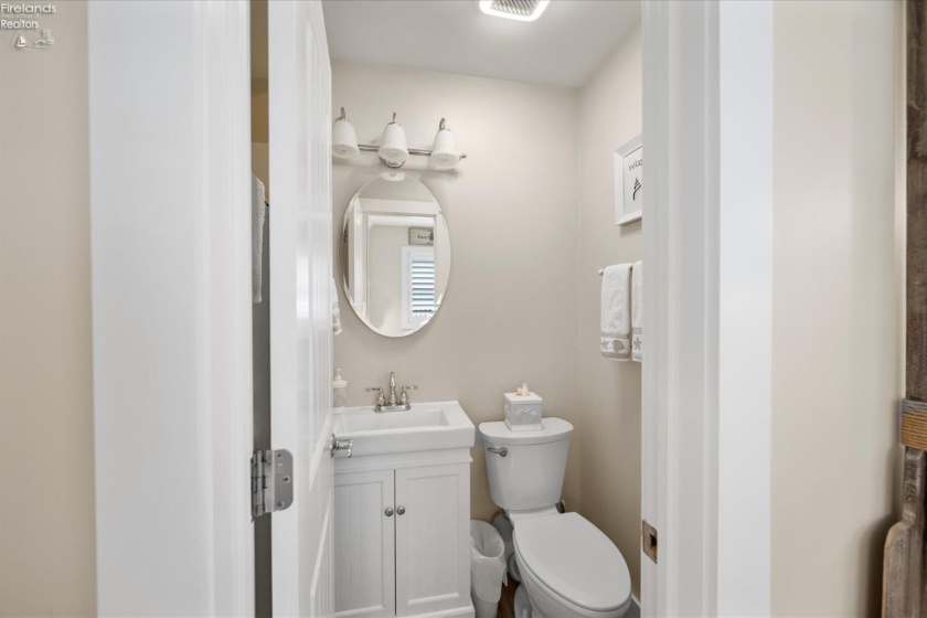 106 Lakeshore Drive, Marblehead, 43440, 2 Bedroom Bedrooms, ,2 BathroomBathrooms,Residential,For Sale,Lakeshore,20263558