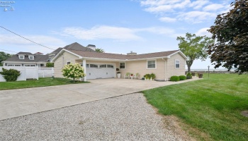 106 Lakeshore Drive, Marblehead, 43440, 2 Bedroom Bedrooms, ,2 BathroomBathrooms,Residential,For Sale,Lakeshore,20263558