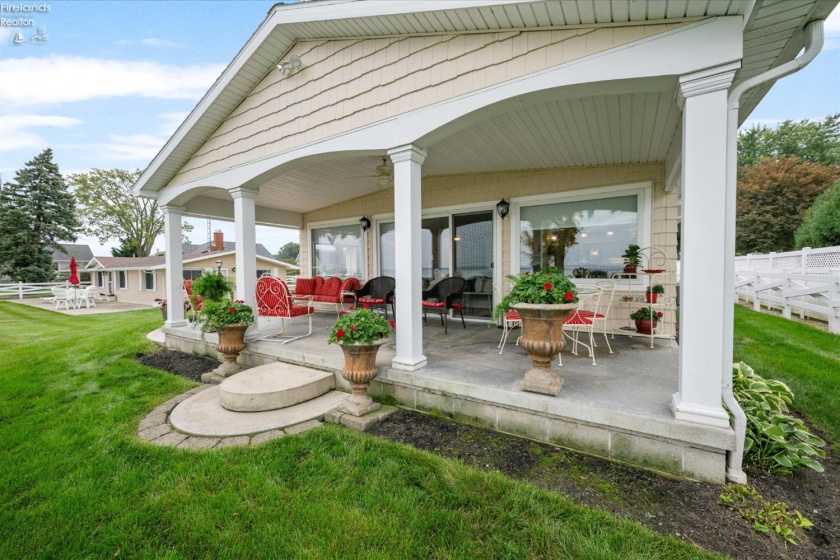 106 Lakeshore Drive, Marblehead, 43440, 2 Bedroom Bedrooms, ,2 BathroomBathrooms,Residential,For Sale,Lakeshore,20263558