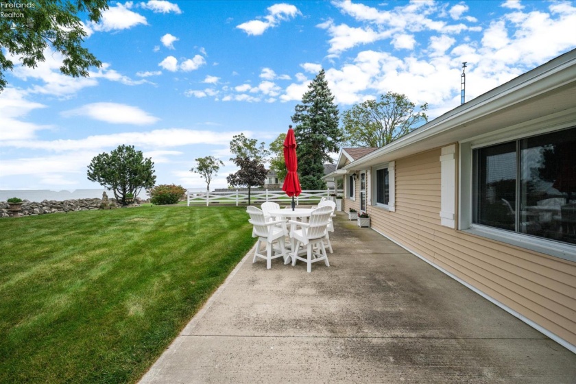 106 Lakeshore Drive, Marblehead, 43440, 2 Bedroom Bedrooms, ,2 BathroomBathrooms,Residential,For Sale,Lakeshore,20263558