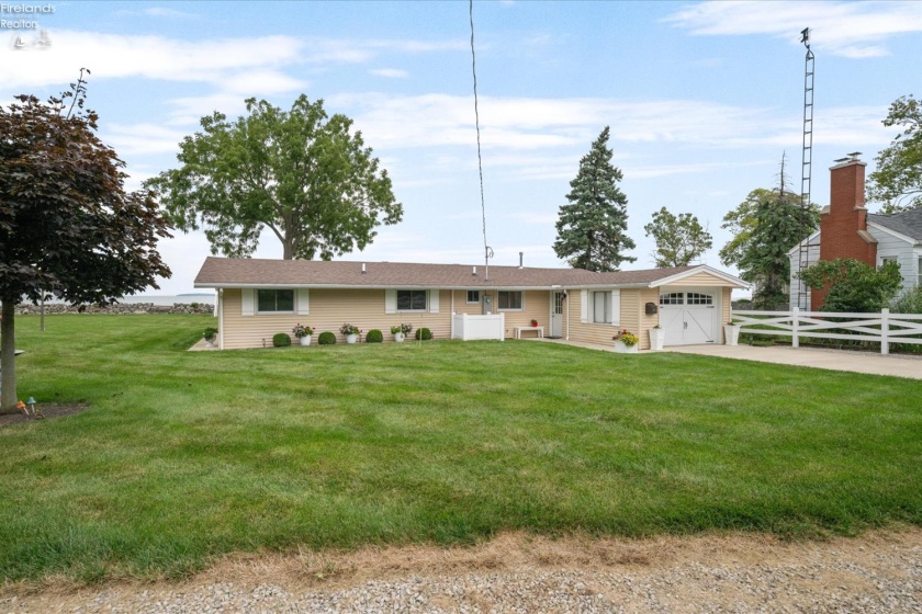 106 Lakeshore Drive, Marblehead, 43440, 2 Bedroom Bedrooms, ,2 BathroomBathrooms,Residential,For Sale,Lakeshore,20263558
