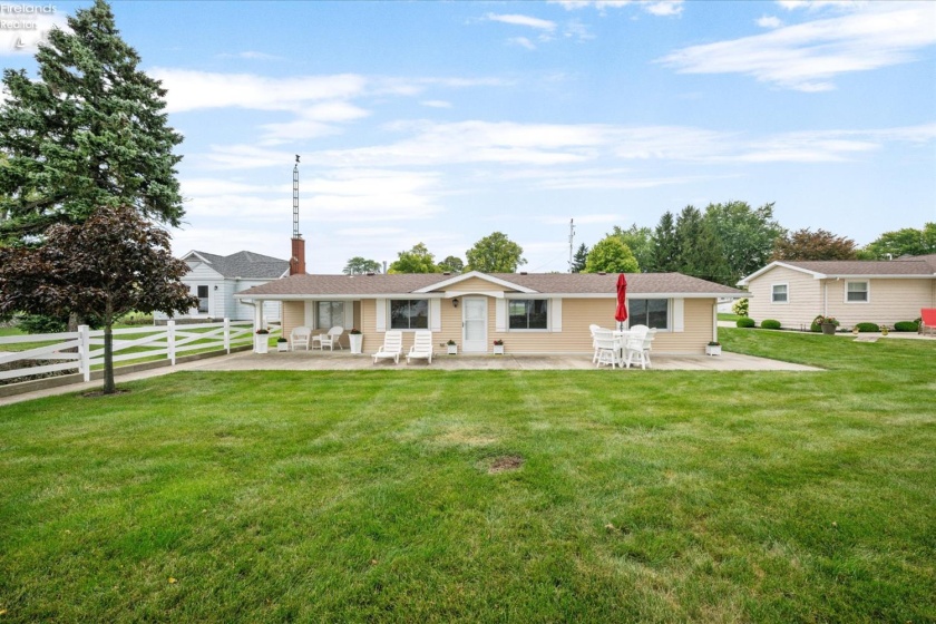 106 Lakeshore Drive, Marblehead, 43440, 2 Bedroom Bedrooms, ,2 BathroomBathrooms,Residential,For Sale,Lakeshore,20263558
