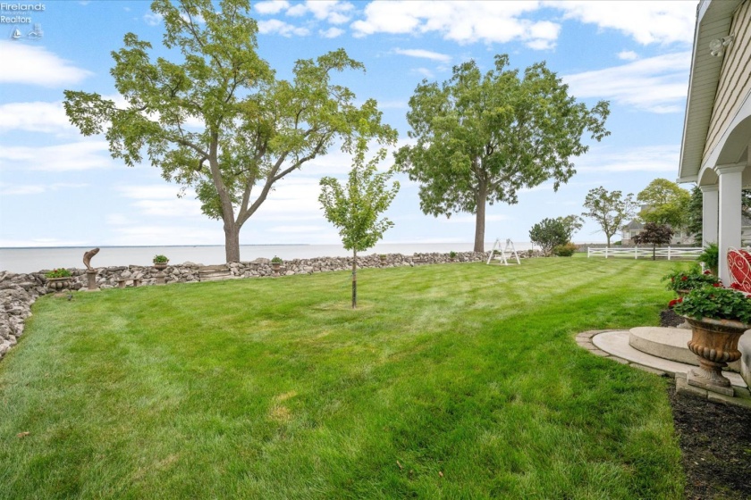 106 Lakeshore Drive, Marblehead, 43440, 2 Bedroom Bedrooms, ,2 BathroomBathrooms,Residential,For Sale,Lakeshore,20263558