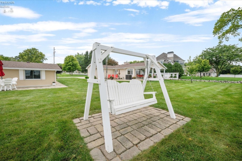 106 Lakeshore Drive, Marblehead, 43440, 2 Bedroom Bedrooms, ,2 BathroomBathrooms,Residential,For Sale,Lakeshore,20263558