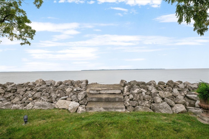 106 Lakeshore Drive, Marblehead, 43440, 2 Bedroom Bedrooms, ,2 BathroomBathrooms,Residential,For Sale,Lakeshore,20263558
