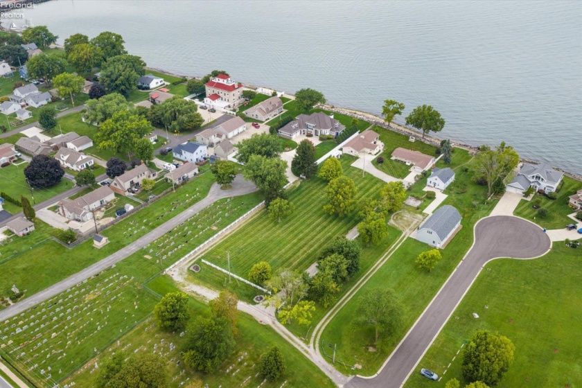 106 Lakeshore Drive, Marblehead, 43440, 2 Bedroom Bedrooms, ,2 BathroomBathrooms,Residential,For Sale,Lakeshore,20263558