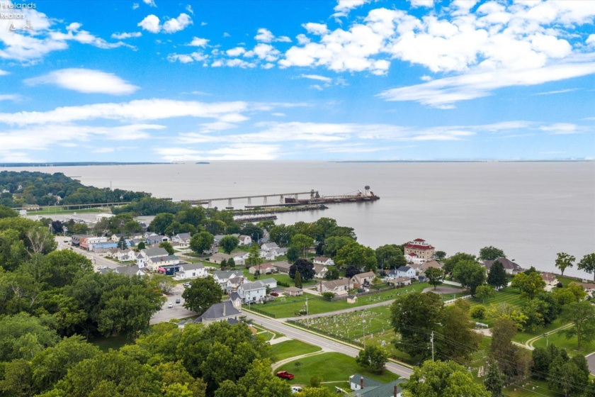106 Lakeshore Drive, Marblehead, 43440, 2 Bedroom Bedrooms, ,2 BathroomBathrooms,Residential,For Sale,Lakeshore,20263558