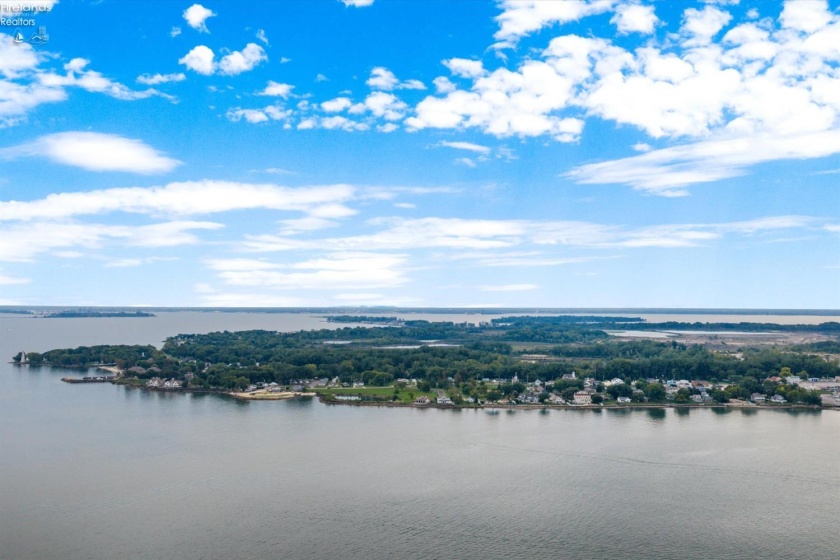 106 Lakeshore Drive, Marblehead, 43440, 2 Bedroom Bedrooms, ,2 BathroomBathrooms,Residential,For Sale,Lakeshore,20263558