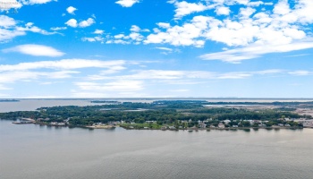 106 Lakeshore Drive, Marblehead, 43440, 2 Bedroom Bedrooms, ,2 BathroomBathrooms,Residential,For Sale,Lakeshore,20263558
