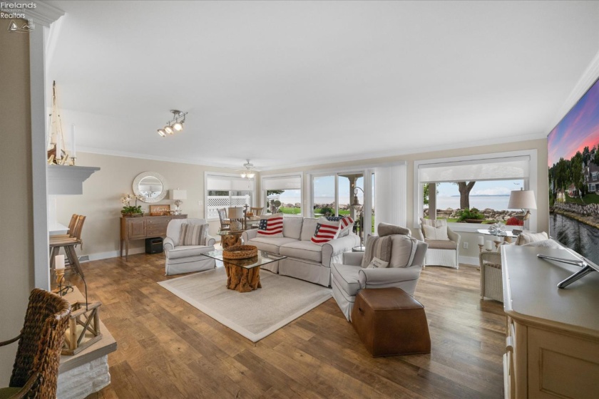 106 Lakeshore Drive, Marblehead, 43440, 2 Bedroom Bedrooms, ,2 BathroomBathrooms,Residential,For Sale,Lakeshore,20263558