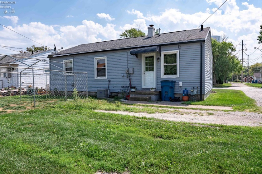 117 6th Street, Port Clinton, 43452, 3 Bedroom Bedrooms, ,1 BathroomBathrooms,Residential,For Sale,6th,20263482