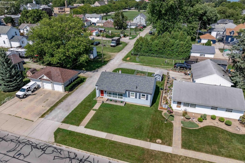 117 6th Street, Port Clinton, 43452, 3 Bedroom Bedrooms, ,1 BathroomBathrooms,Residential,For Sale,6th,20263482