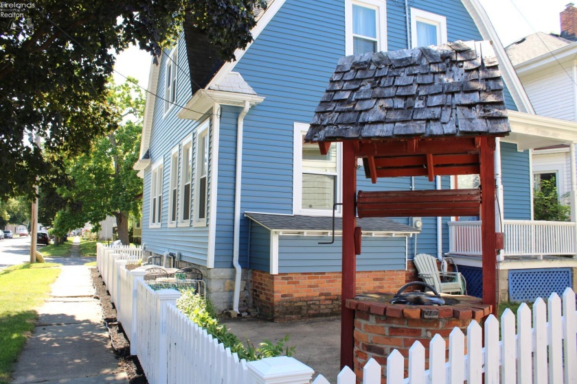 922 Wayne Street, Sandusky, 44870, 3 Bedroom Bedrooms, ,2 BathroomBathrooms,Residential,For Sale,Wayne,20262978