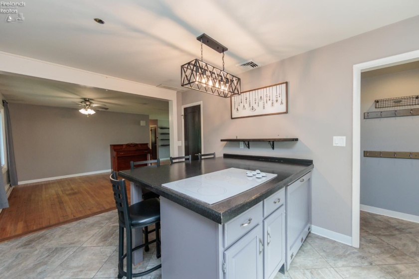 2002 Hull Road, Sandusky, 44870, 3 Bedroom Bedrooms, ,2 BathroomBathrooms,Residential,For Sale,Hull,20263568