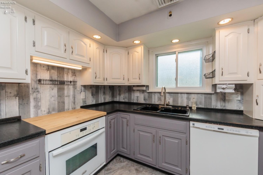 2002 Hull Road, Sandusky, 44870, 3 Bedroom Bedrooms, ,2 BathroomBathrooms,Residential,For Sale,Hull,20263568