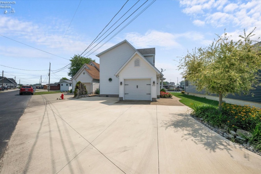 1541 Anchor Avenue, Port Clinton, 43452, 4 Bedroom Bedrooms, ,4 BathroomBathrooms,Residential,For Sale,Anchor,20262782