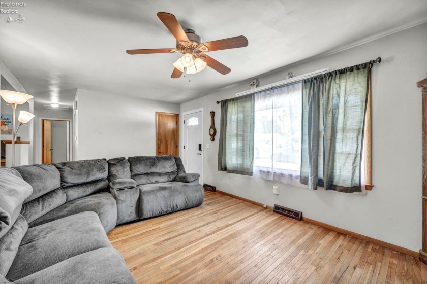 3811 Hoffman Drive, Sandusky, 44870, 3 Bedroom Bedrooms, ,2 BathroomBathrooms,Residential,For Sale,Hoffman,20263474