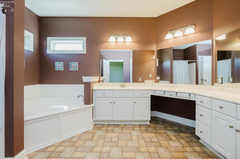 738 Walnut Ridge, Sandusky, 44870, 5 Bedroom Bedrooms, ,4 BathroomBathrooms,Residential,For Sale,Walnut Ridge,20263578