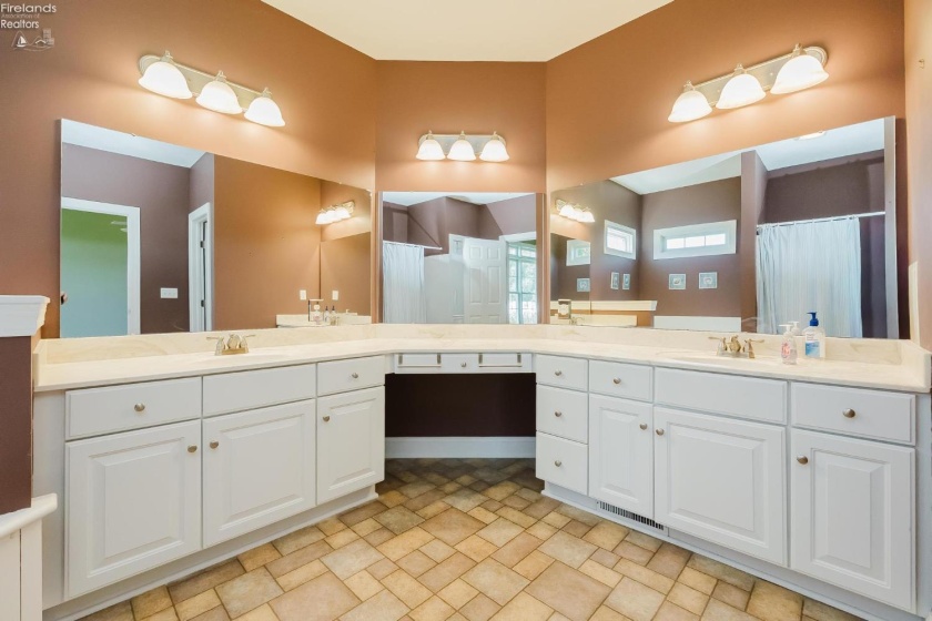 738 Walnut Ridge, Sandusky, 44870, 5 Bedroom Bedrooms, ,4 BathroomBathrooms,Residential,For Sale,Walnut Ridge,20263578