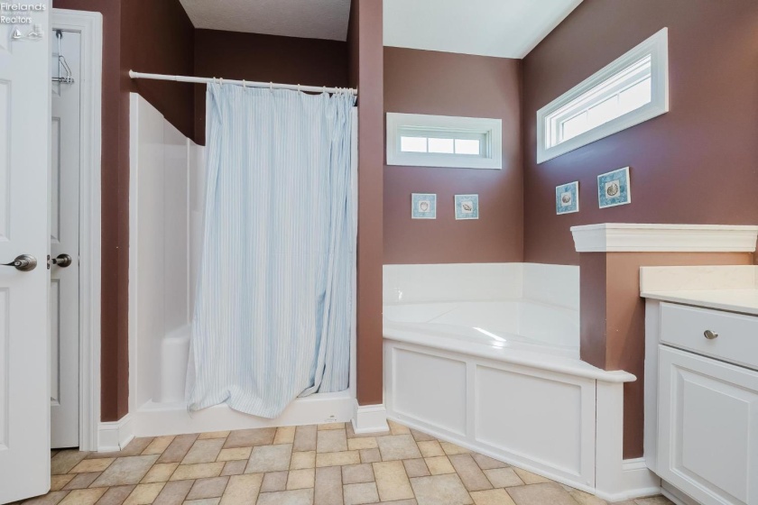 738 Walnut Ridge, Sandusky, 44870, 5 Bedroom Bedrooms, ,4 BathroomBathrooms,Residential,For Sale,Walnut Ridge,20263578