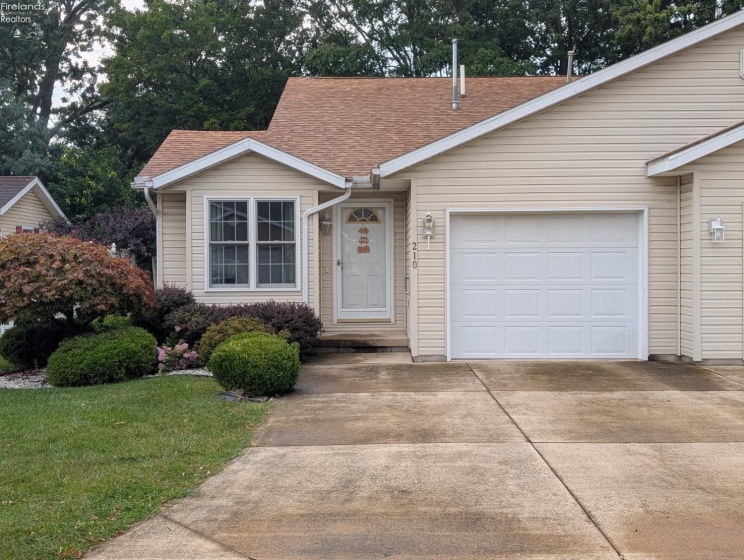 210 Grand Avenue, Clyde, 43410, 2 Bedroom Bedrooms, ,2 BathroomBathrooms,Residential,For Sale,Grand,20263496