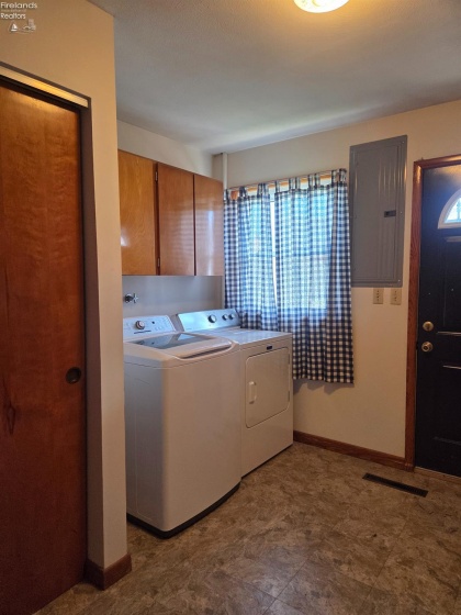 609 Clinton Street, Port Clinton, 43452, 3 Bedroom Bedrooms, ,1 BathroomBathrooms,Residential,For Sale,Clinton,20263456