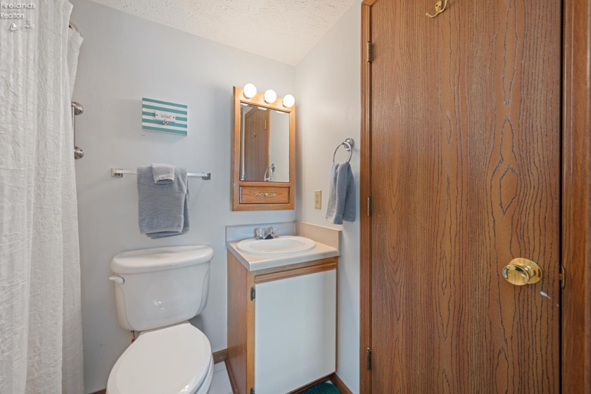 91 Schooner Point Drive, Port Clinton, 43452, 2 Bedroom Bedrooms, ,2 BathroomBathrooms,Residential,For Sale,Schooner Point,20263481
