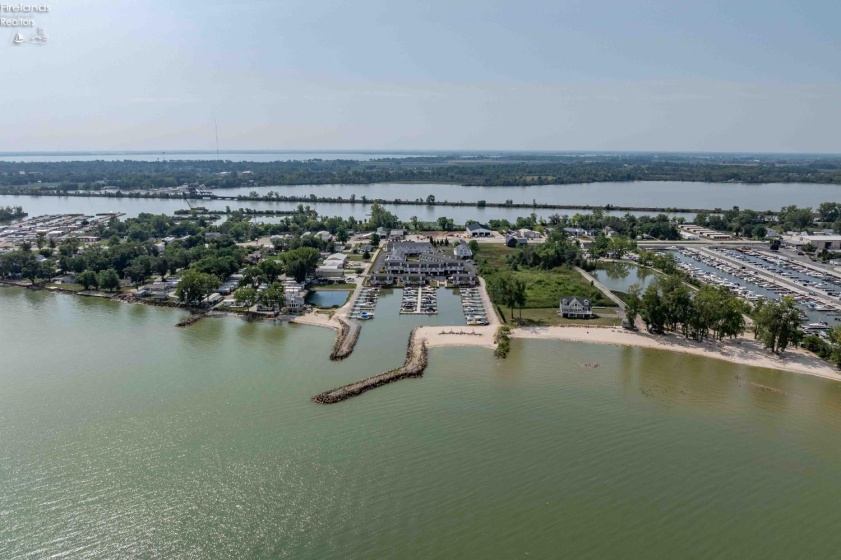 91 Schooner Point Drive, Port Clinton, 43452, 2 Bedroom Bedrooms, ,2 BathroomBathrooms,Residential,For Sale,Schooner Point,20263481