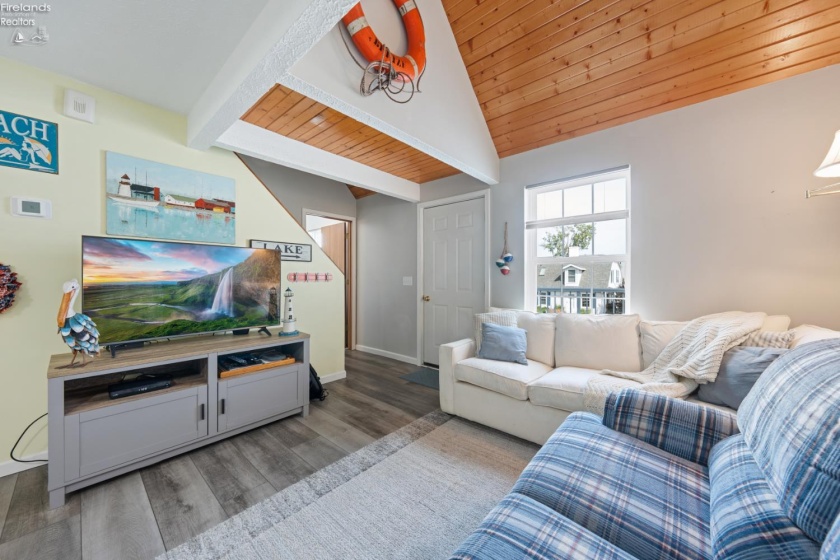 91 Schooner Point Drive, Port Clinton, 43452, 2 Bedroom Bedrooms, ,2 BathroomBathrooms,Residential,For Sale,Schooner Point,20263481