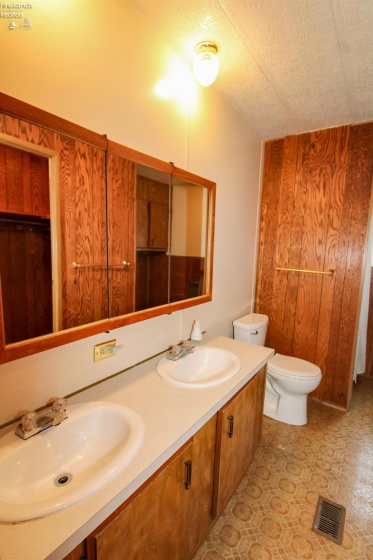 211 Sand Drive Drive, Vermilion, 44809, 3 Bedroom Bedrooms, ,2 BathroomBathrooms,Residential,For Sale,Sand Drive,20263636
