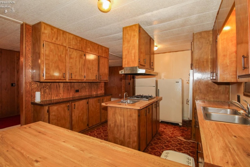 211 Sand Drive Drive, Vermilion, 44809, 3 Bedroom Bedrooms, ,2 BathroomBathrooms,Residential,For Sale,Sand Drive,20263636