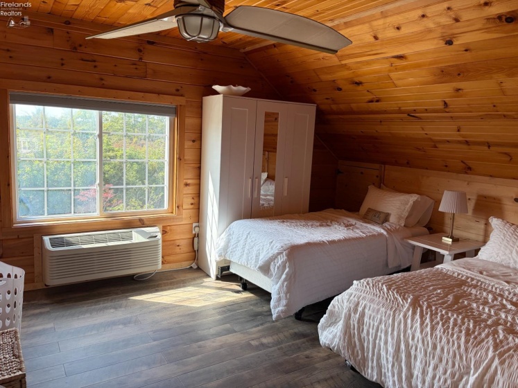 203 Lower Cliff Drive, Kelleys Island, 43438, 4 Bedroom Bedrooms, ,2 BathroomBathrooms,Residential,For Sale,Lower Cliff,20263596