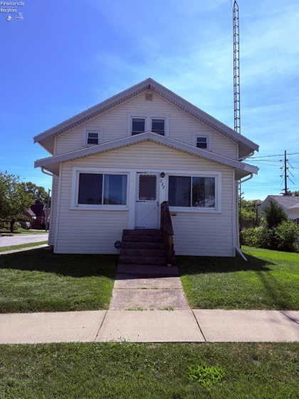 227 6th Street, Port Clinton, 43452, 3 Bedroom Bedrooms, ,2 BathroomBathrooms,Residential,For Sale,6th Street,20263674
