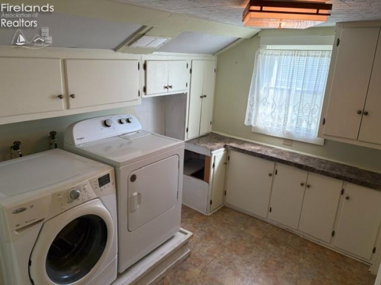 222 Bertha Avenue, Clyde, 43410, 3 Bedroom Bedrooms, ,2 BathroomBathrooms,Residential,For Sale,Bertha,20263491