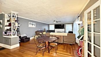 387 Market St, Tiffin, 44883, 3 Bedroom Bedrooms, ,2 BathroomBathrooms,Residential,For Sale,Market St,20263658 387 Market St, Tiffin, 44883, 3 Bedroom Bedrooms, ,2 BathroomBathrooms,Residential,For Sale,Market St,20263658