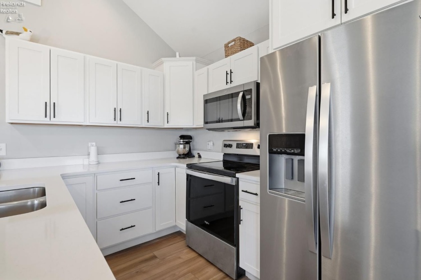 545 Lakeshore Drive, Port Clinton, 43452, 2 Bedroom Bedrooms, ,2 BathroomBathrooms,Residential,For Sale,Lakeshore,20263704
