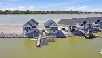 545 Lakeshore Drive, Port Clinton, 43452, 2 Bedroom Bedrooms, ,2 BathroomBathrooms,Residential,For Sale,Lakeshore,20263704