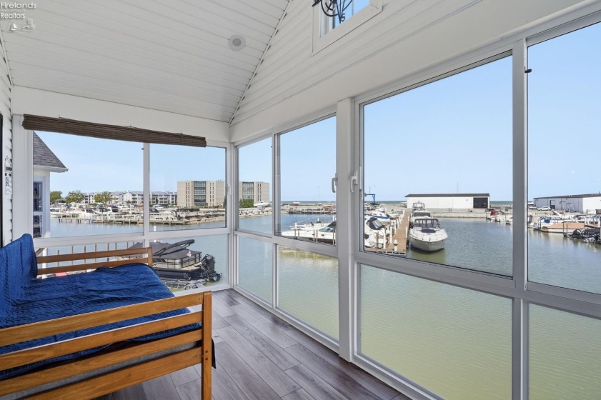 545 Lakeshore Drive, Port Clinton, 43452, 2 Bedroom Bedrooms, ,2 BathroomBathrooms,Residential,For Sale,Lakeshore,20263704
