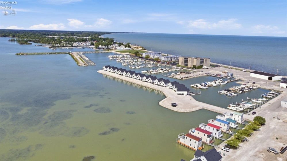 545 Lakeshore Drive, Port Clinton, 43452, 2 Bedroom Bedrooms, ,2 BathroomBathrooms,Residential,For Sale,Lakeshore,20263704