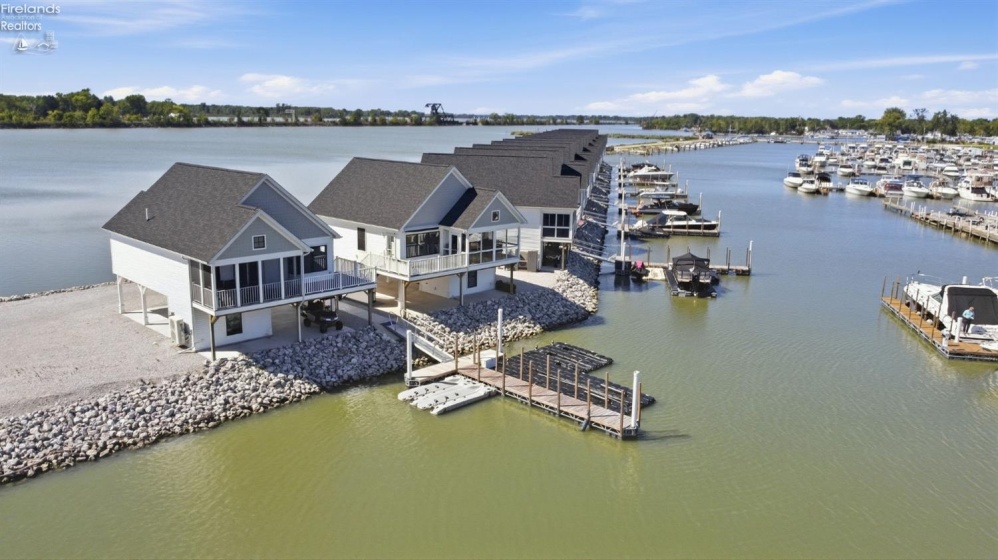 545 Lakeshore Drive, Port Clinton, 43452, 2 Bedroom Bedrooms, ,2 BathroomBathrooms,Residential,For Sale,Lakeshore,20263704