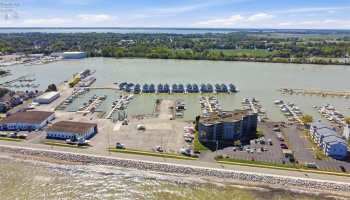 545 Lakeshore Drive, Port Clinton, 43452, 2 Bedroom Bedrooms, ,2 BathroomBathrooms,Residential,For Sale,Lakeshore,20263704