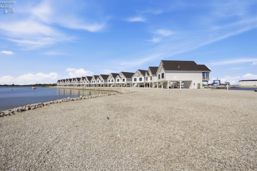 545 Lakeshore Drive, Port Clinton, 43452, 2 Bedroom Bedrooms, ,2 BathroomBathrooms,Residential,For Sale,Lakeshore,20263704