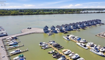 545 Lakeshore Drive, Port Clinton, 43452, 2 Bedroom Bedrooms, ,2 BathroomBathrooms,Residential,For Sale,Lakeshore,20263704