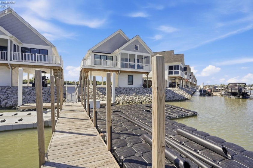 545 Lakeshore Drive, Port Clinton, 43452, 2 Bedroom Bedrooms, ,2 BathroomBathrooms,Residential,For Sale,Lakeshore,20263704