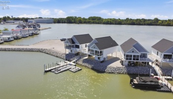 545 Lakeshore Drive, Port Clinton, 43452, 2 Bedroom Bedrooms, ,2 BathroomBathrooms,Residential,For Sale,Lakeshore,20263704
