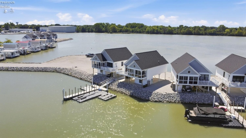 545 Lakeshore Drive, Port Clinton, 43452, 2 Bedroom Bedrooms, ,2 BathroomBathrooms,Residential,For Sale,Lakeshore,20263704
